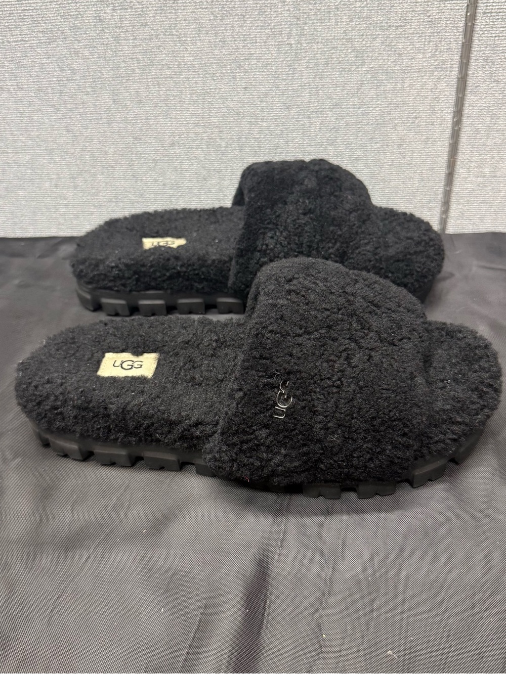 UGG Women's Cozette Black
Slide
Sandals Slippers